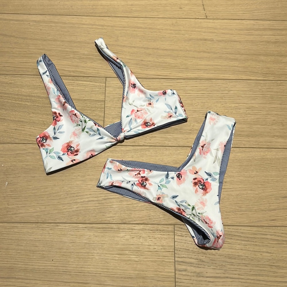 Skatie fully reversible PENNY + MANDI like new both size small